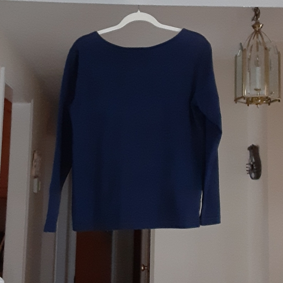 Top - Picture 2 of 4